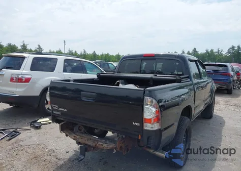 2013 Toyota Tacoma Base V6 z USA, uszkodzony, nr VIN 3TMLU4EN4DM117239